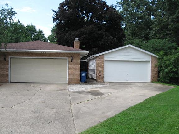 3rd image of 57113 Decamp Blvd