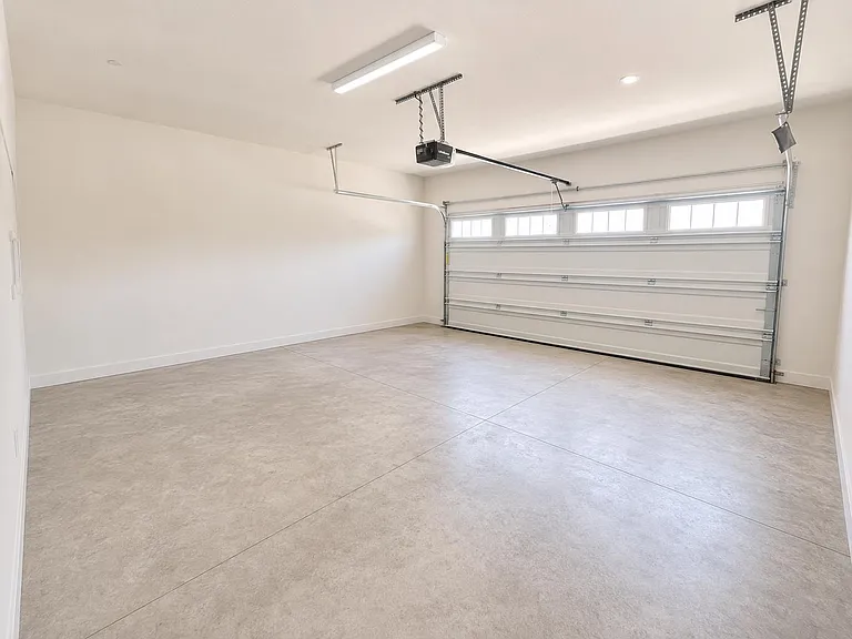 613 Laurel Ln — Photo 1