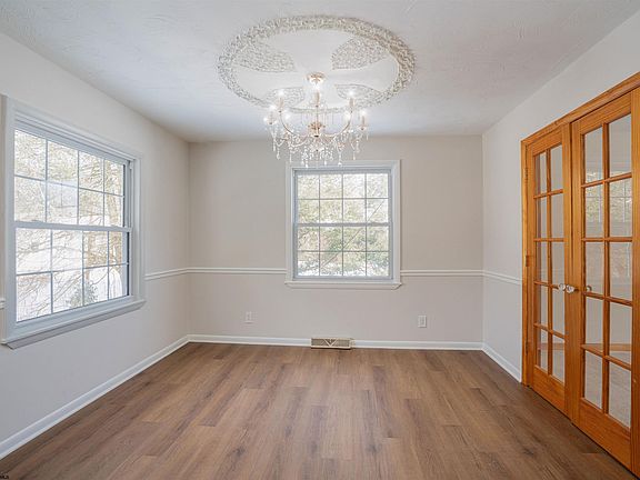 4th image of 348 Jackson Ave