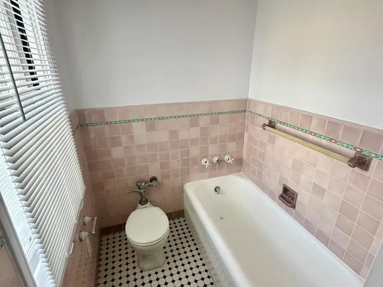 100 N Sycamore Ave #42 — Photo 17