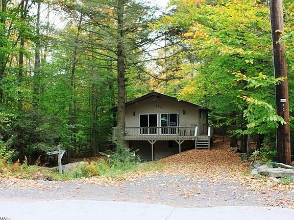 3rd image of 3697 Hidden Lake Dr
