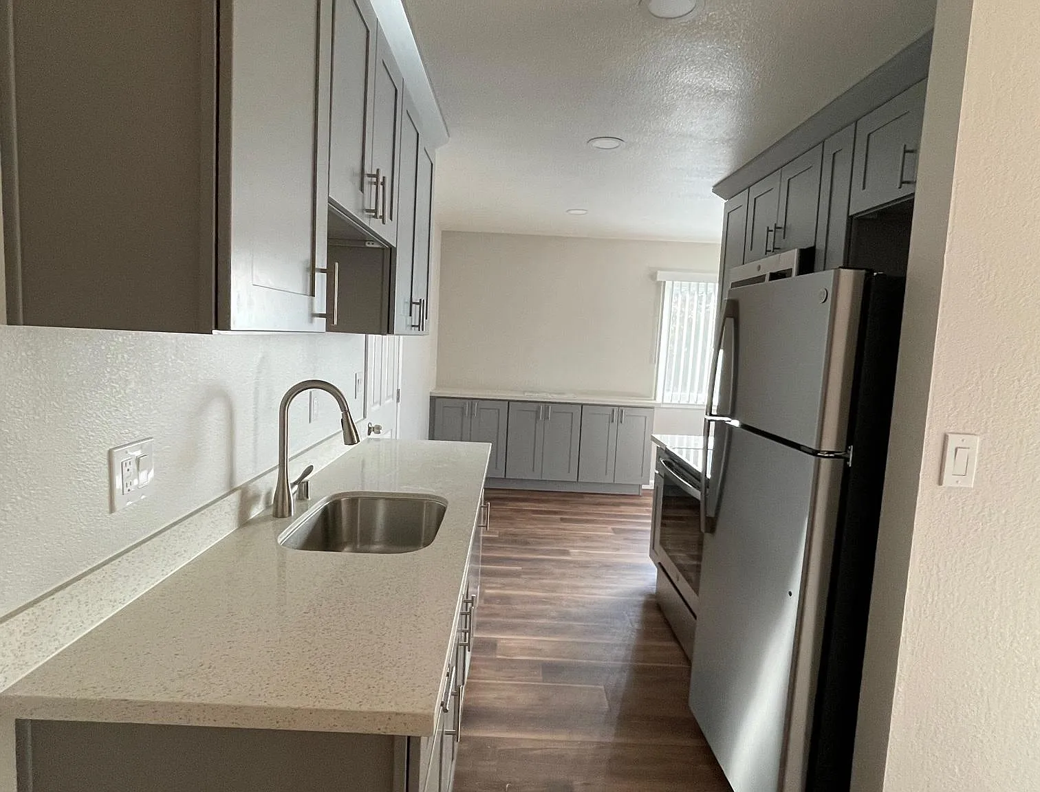2 bed, 900 sqft, $2,400 — Photo 1