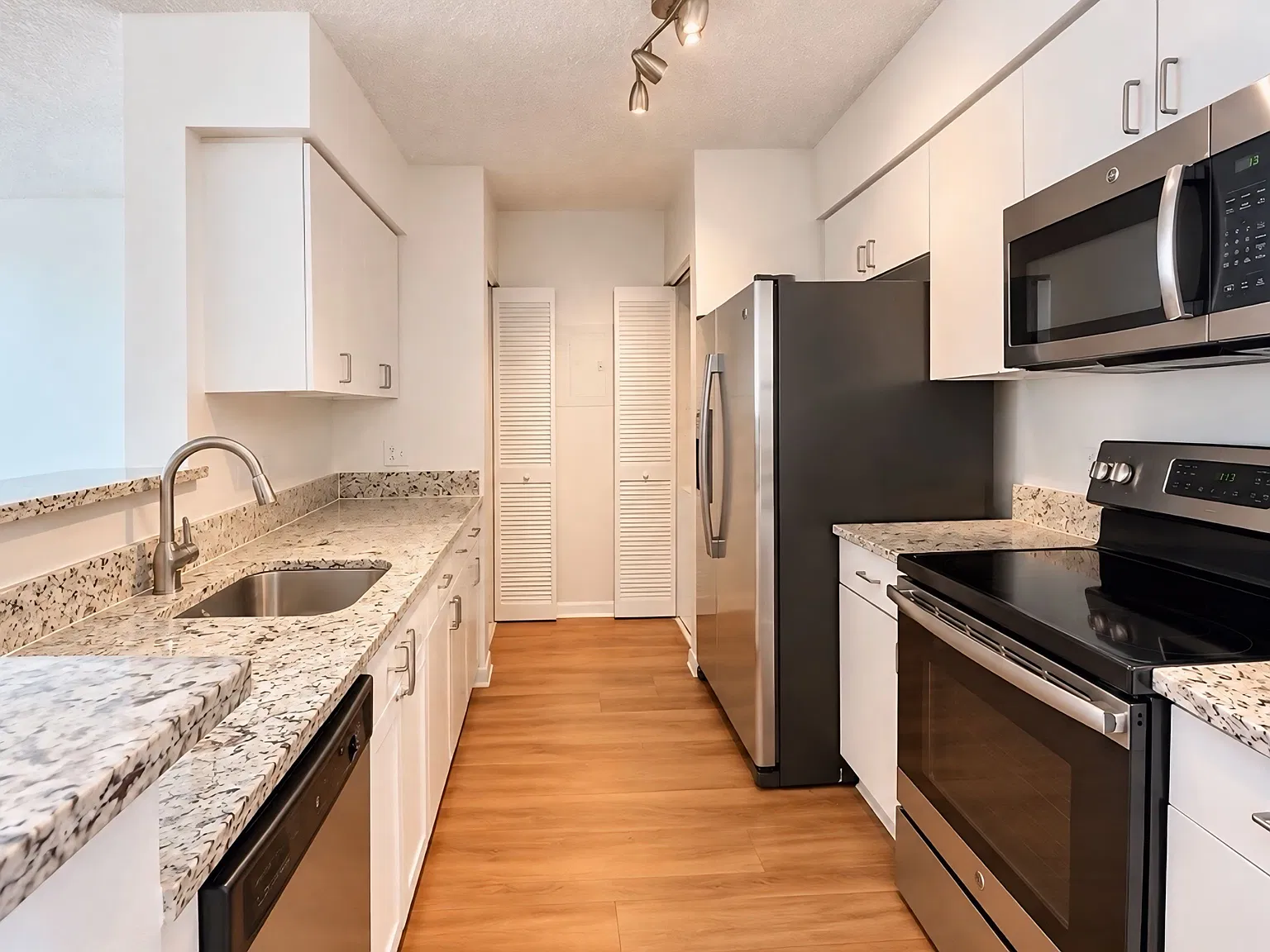2 bed, 1238 sqft, $4,000 — Photo 2