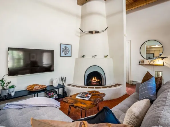 2237 Paseo De Los Chamisos, Santa Fe, NM 87505