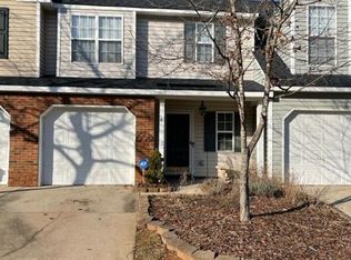 4 Pickwick Pl, Greensboro, NC 27407