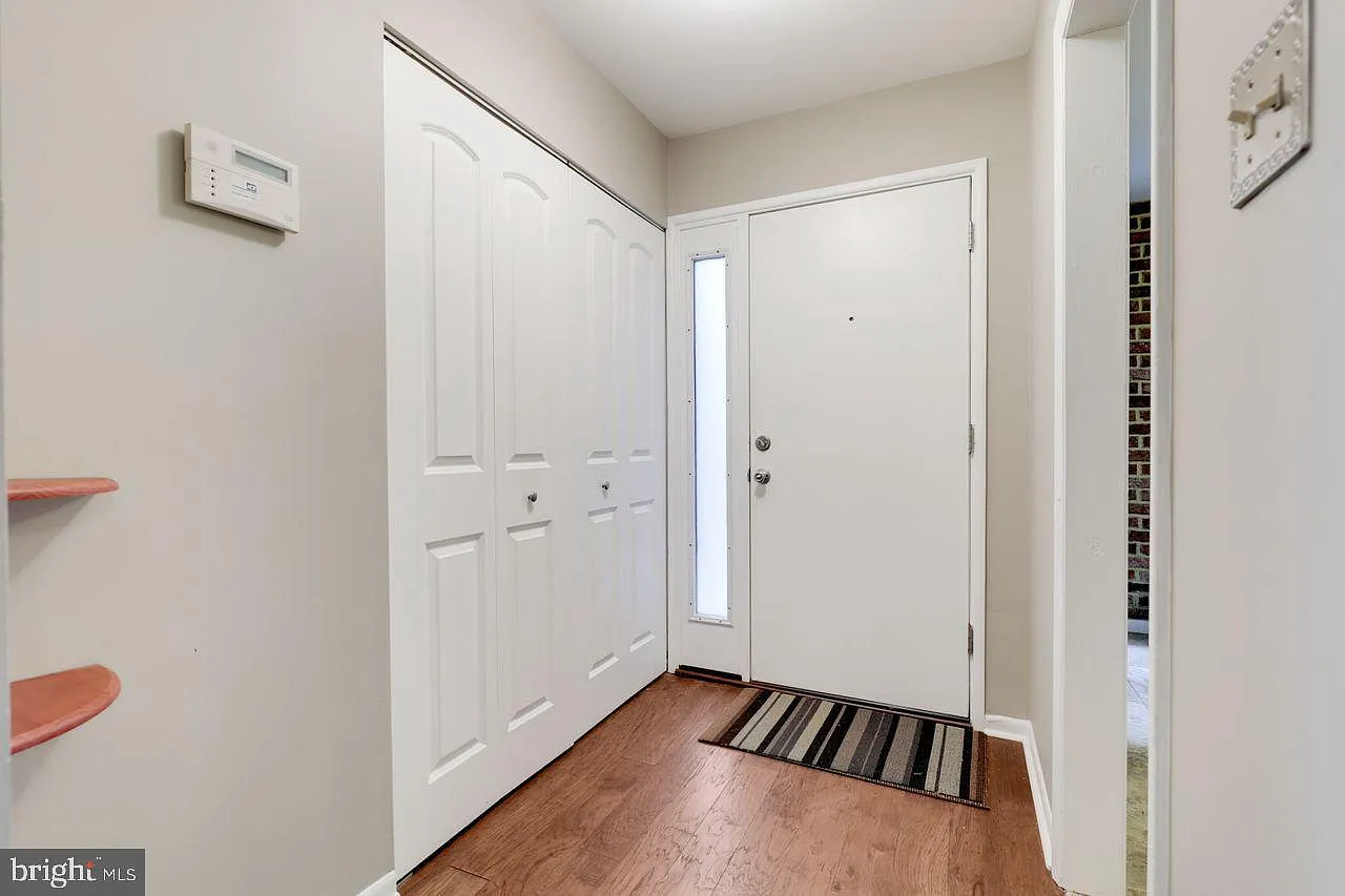 3 bed, 2.5 bath, 1510 sqft, $2,400 — Photo 4