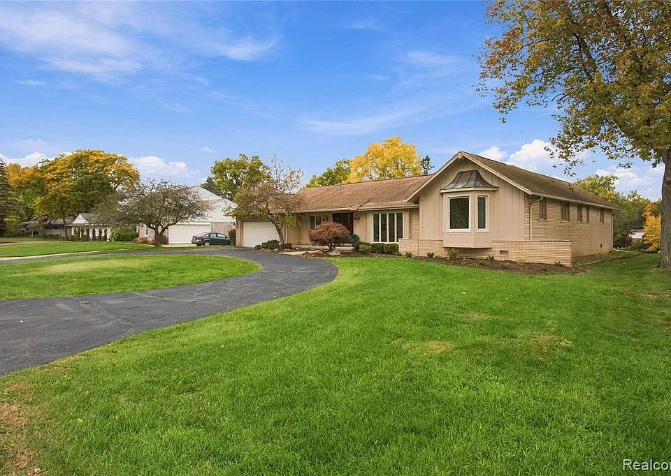 5324 Greenbriar Dr