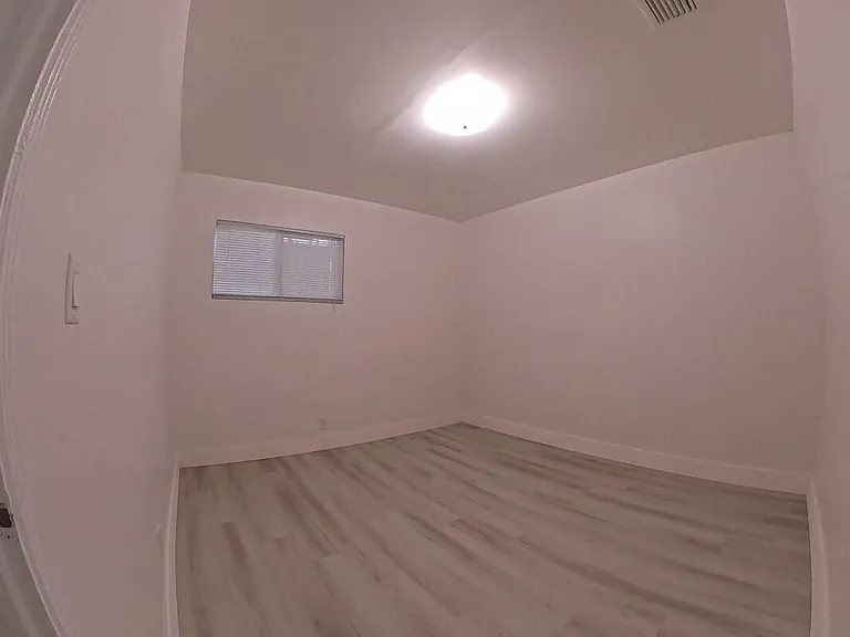 2300 Cleveland St — Photo 12