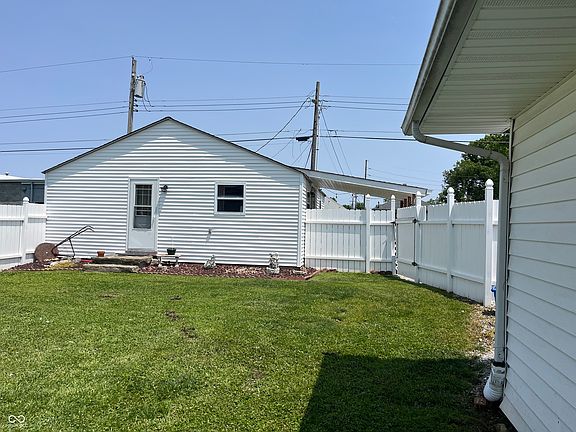 3rd image of 1216 N Cherry St