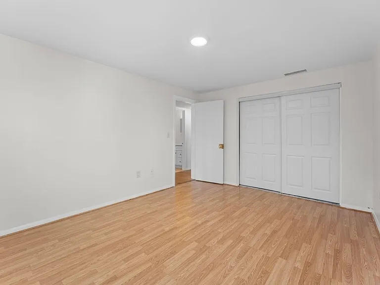 Eagle Ave — Photo 1