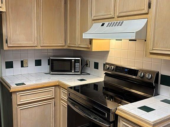 2nd image of 800 Colorado Ct