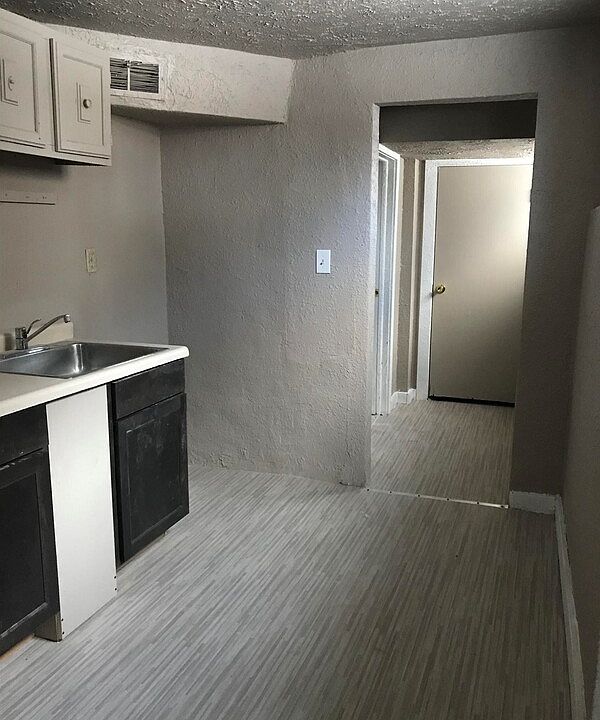 2nd image of 1425 S 10th St APT 1