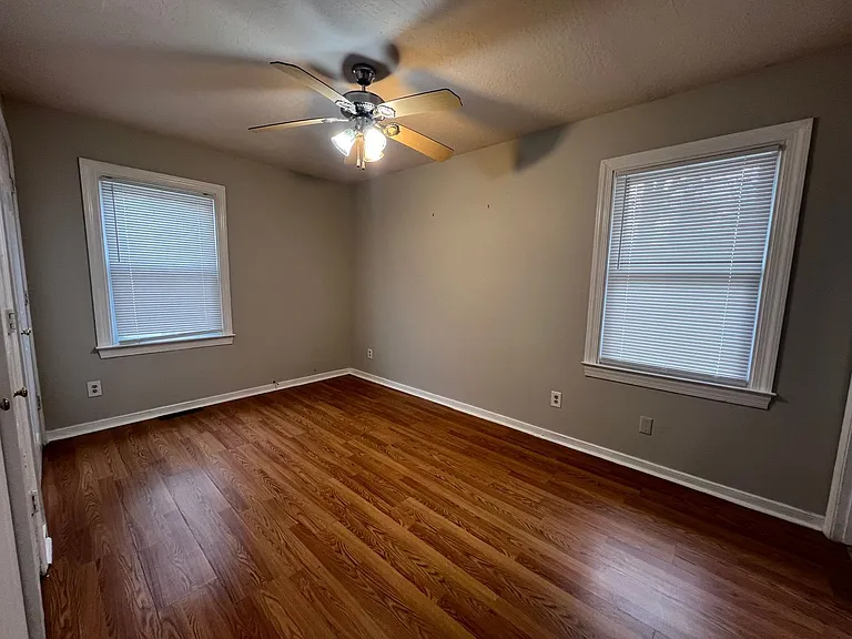 835 Winnetka Ave — Photo 10