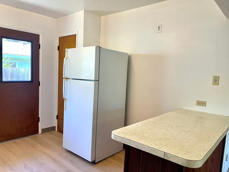 8358 Park Ave — Photo 5