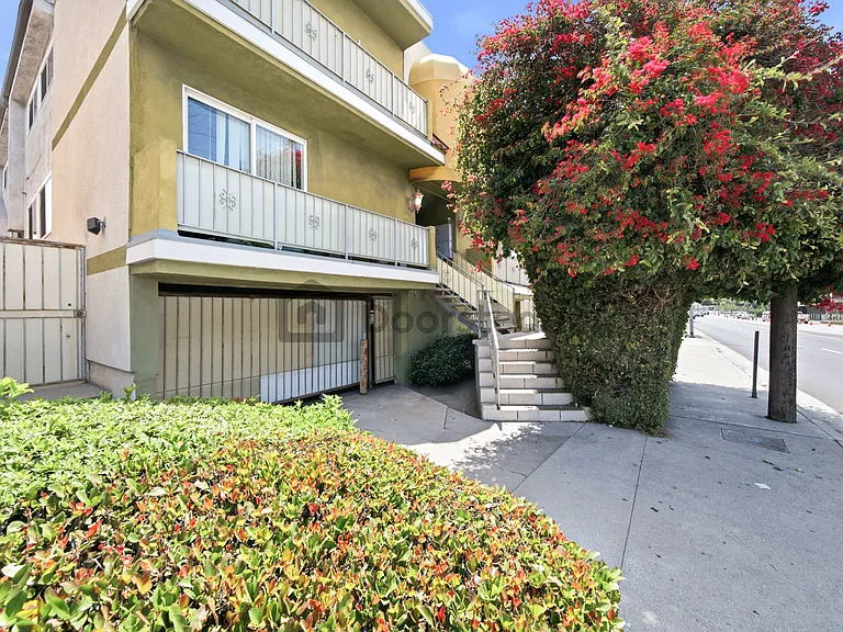 1826 S Bundy Dr #4 — Photo 3