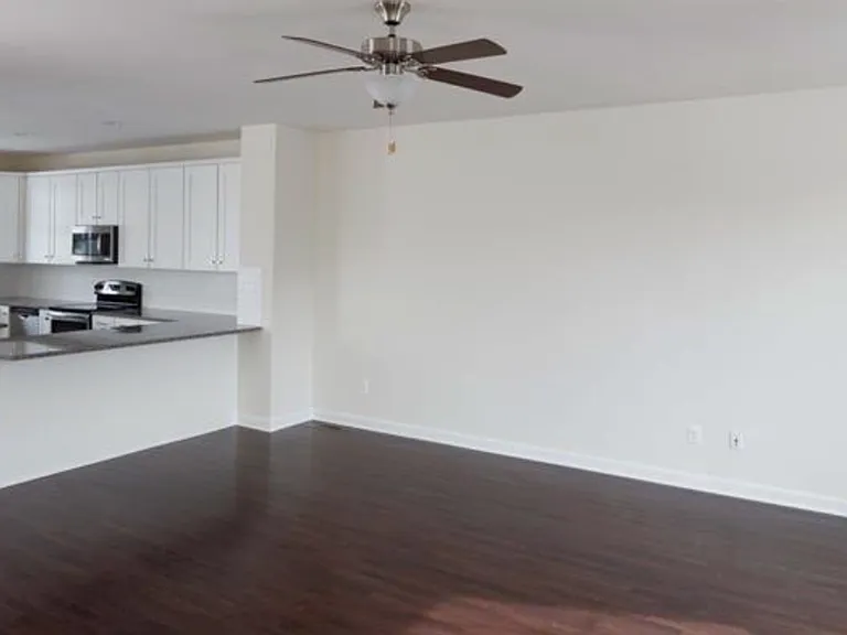 2410 Winthrop Dr — Photo 4