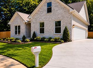 2 Libbys Cir, Lexington, TN 38351