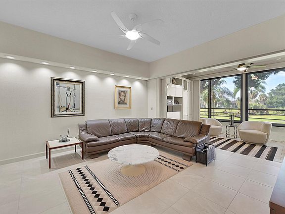 5th image of 7508 La Paz Boulevard #201