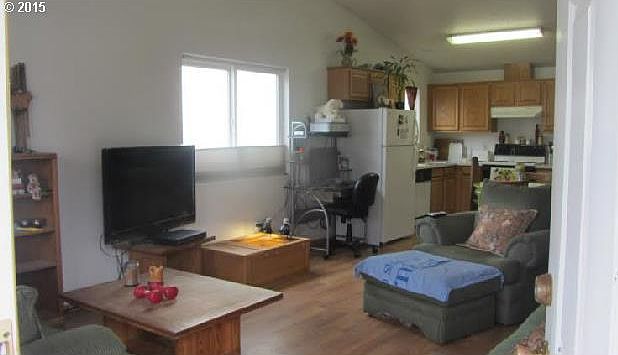 2nd image of 511 SE 8th Pl #B4