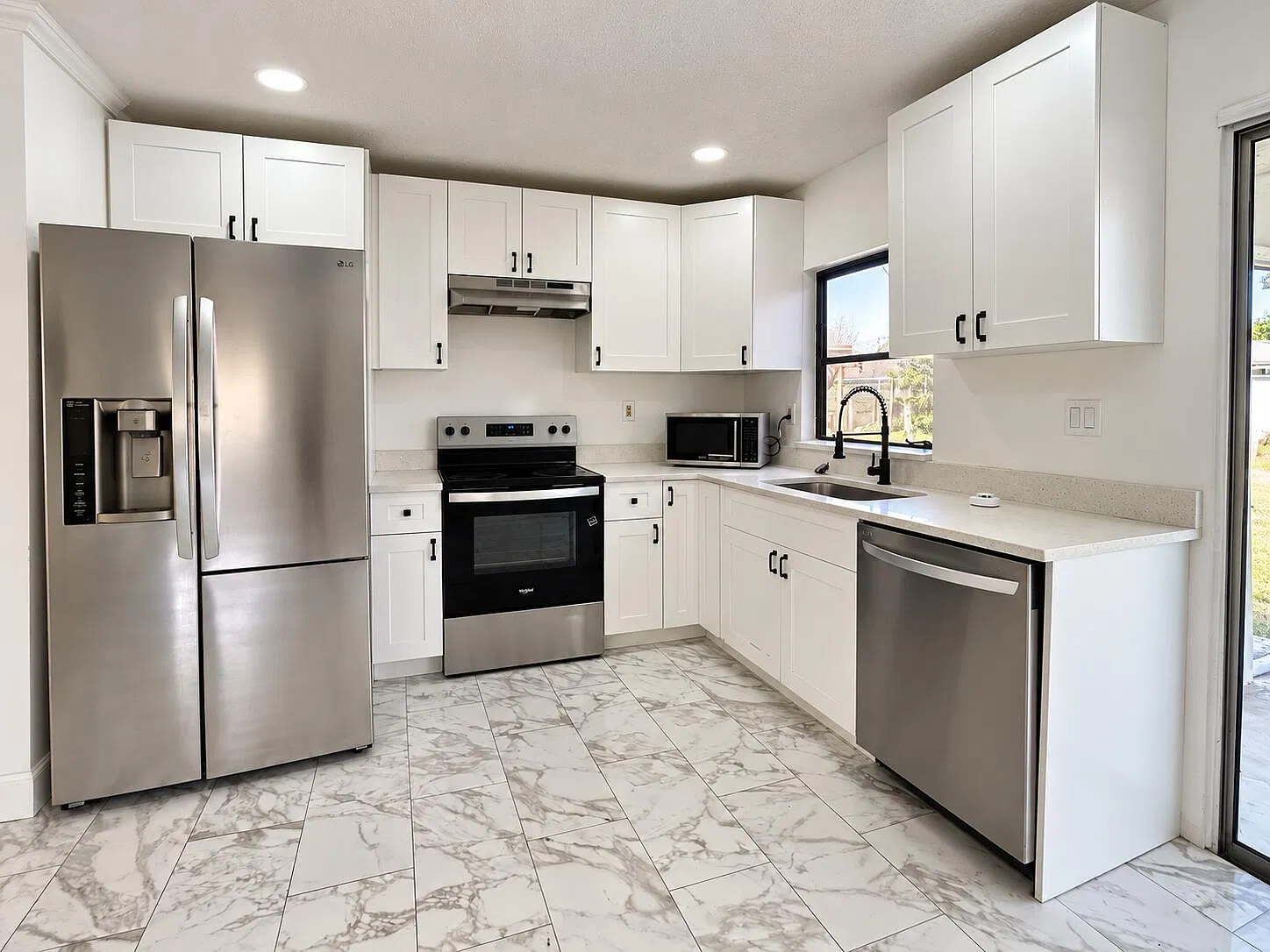 3 bed, 2.0 bath, 1352 sqft, $2,450 — Photo 1