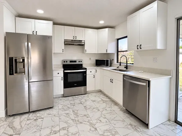 325 NW Rebecca Ave, Port Saint Lucie, FL 34983