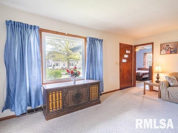 5th image of 110 Amsler St