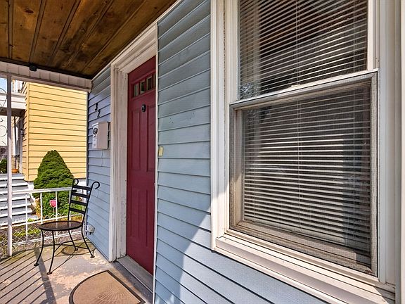 4th image of 32 Raymond St