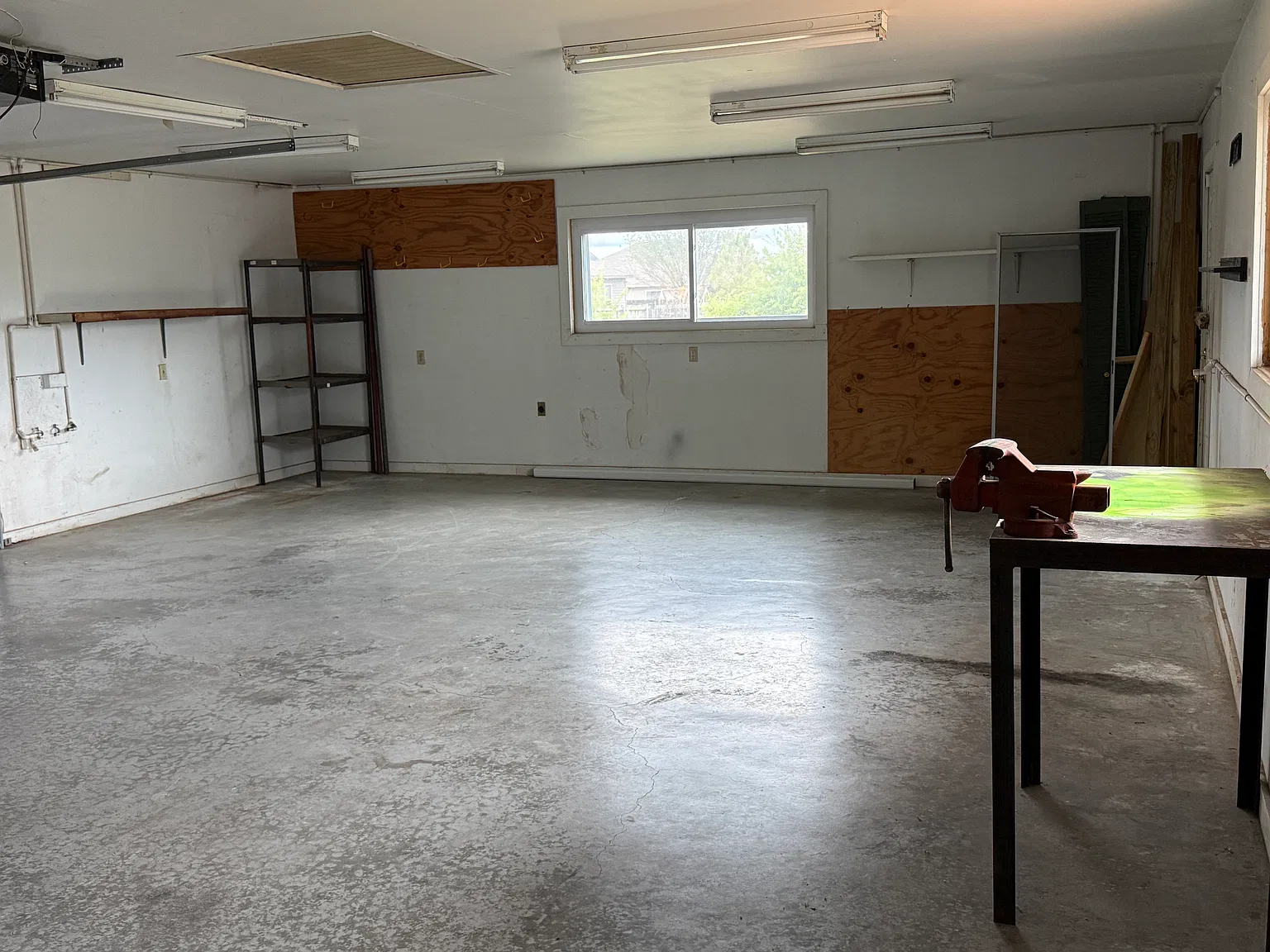 4 bed, 1947 sqft, $2,400 — Photo 4