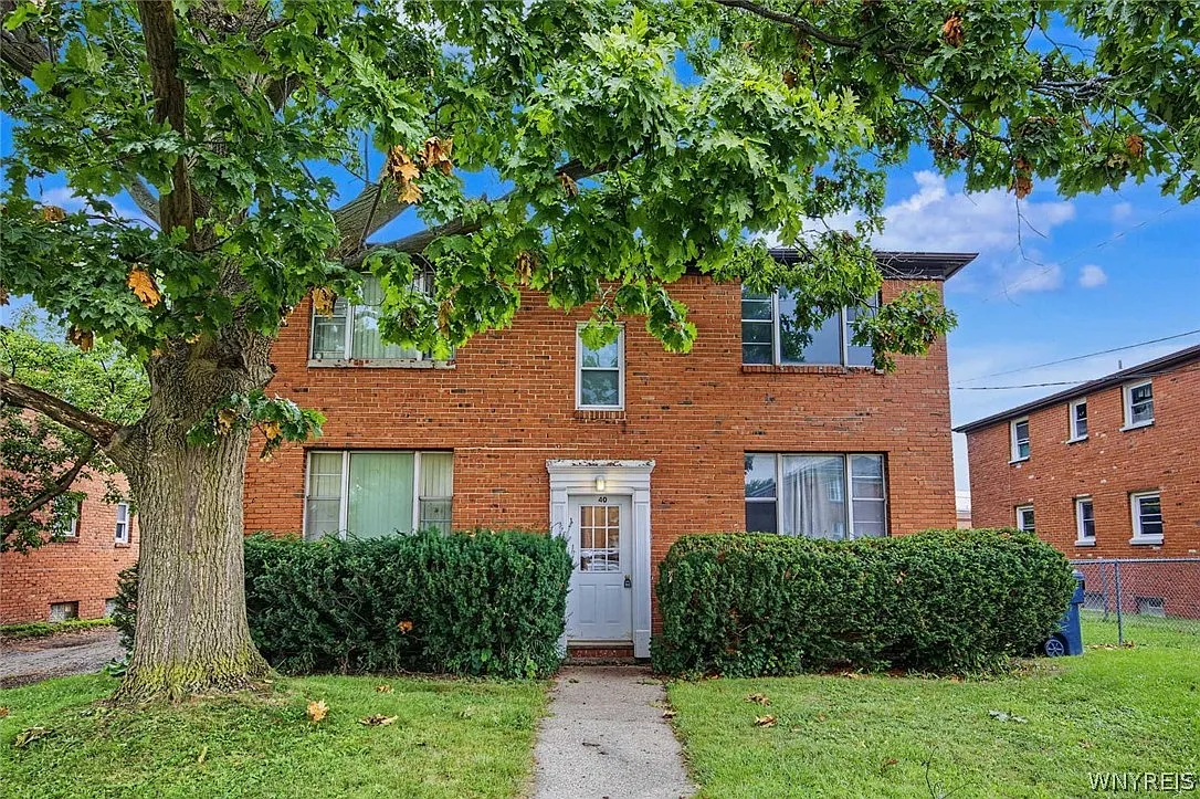 2 bed, 1.0 bath, 1068 sqft, $1,100 — Photo 2