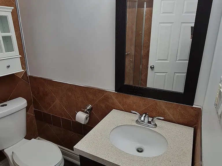 172 Lena Cres #2 — Photo 17