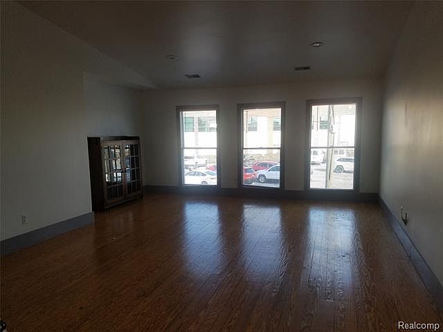 1st image of 506 Center St #100