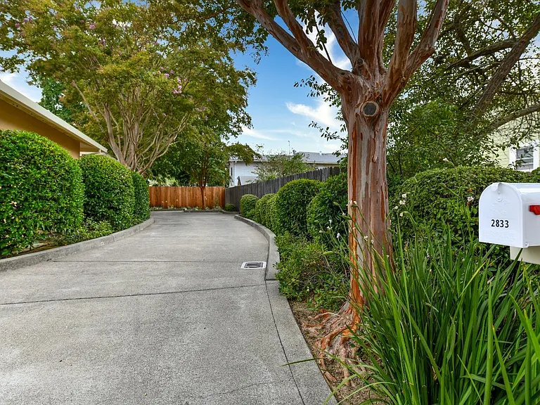 2833 Marin St — Photo 3