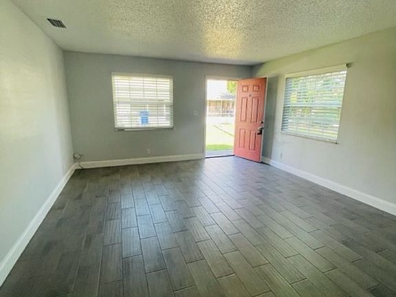 3rd image of 808A Van Lieu St