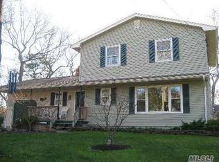 53 Ocean Ave, Hampton Bays, NY 11946