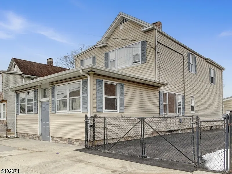 4 bed, 1.0 bath, $2,980 — Photo 2