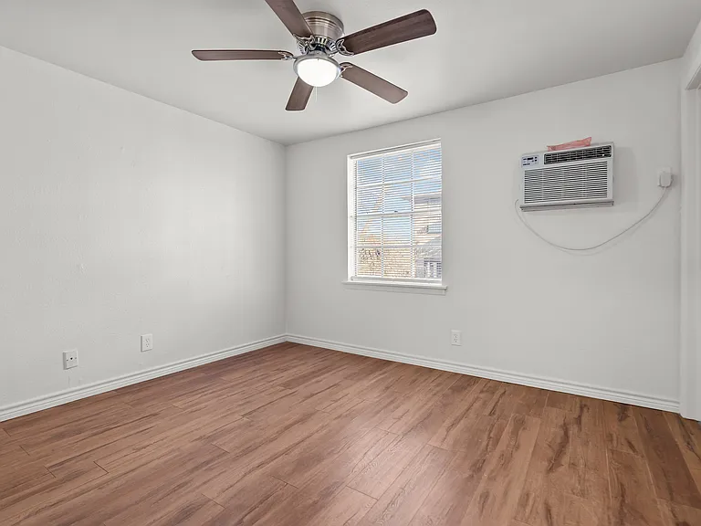 521 W Houston St #521 — Photo 1