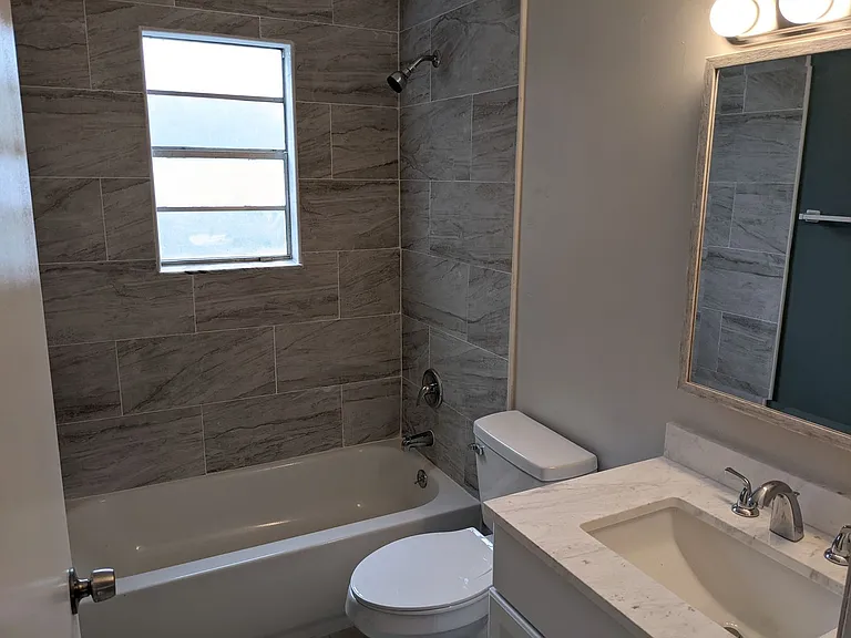 323 Olmstead Dr — Photo 7