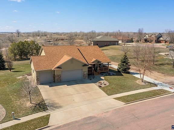 2nd image of 425 N Walkanda Dr