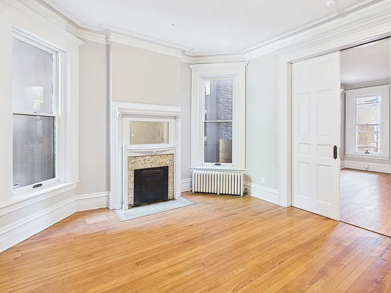 7 East Franklin — Photo 106