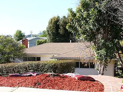 2 bed, 1110 sqft, $7,000 — Photo 2
