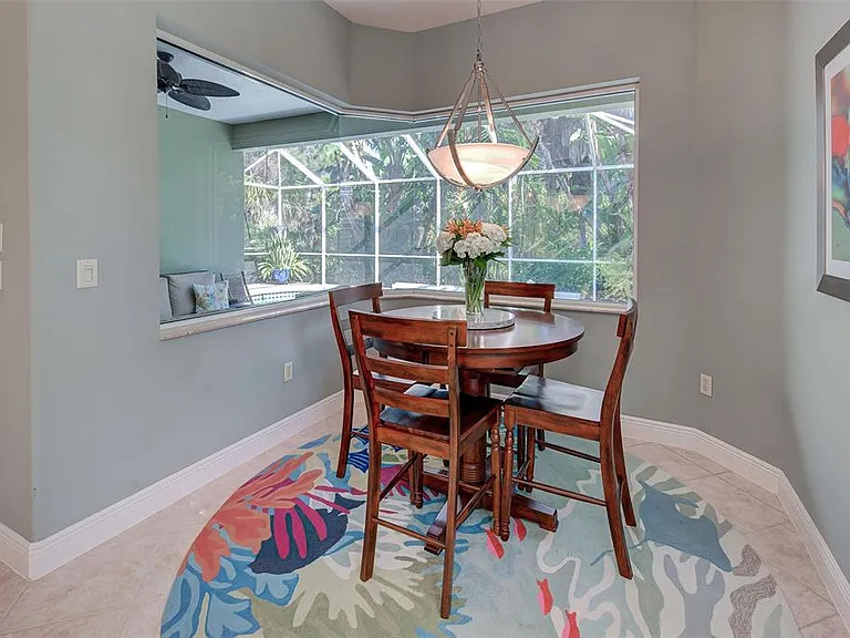 354 Melrose Ct — Photo 11