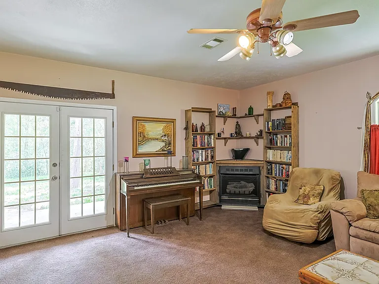 8 Vick Rd — Photo 7
