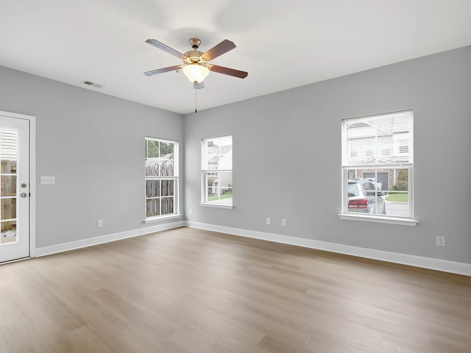 2 bed, 2.5 bath, 1408 sqft, $2,145 — Photo 4