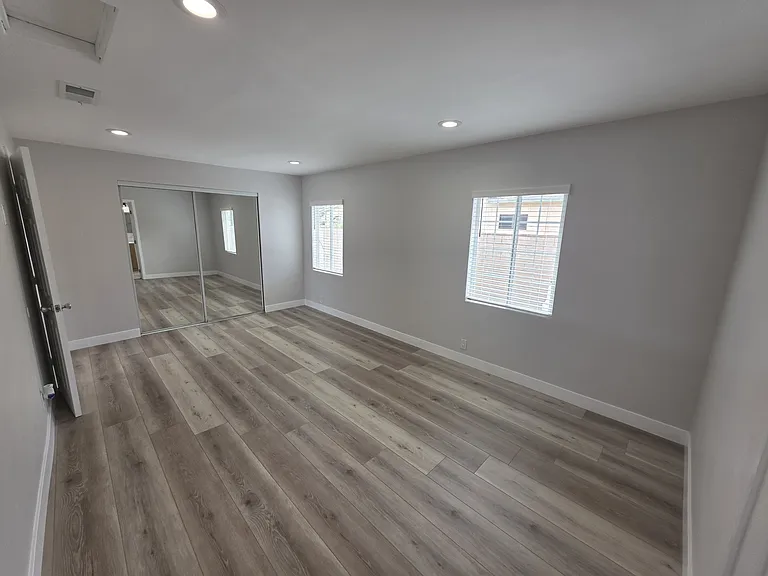 10303 Arminta St — Photo 5