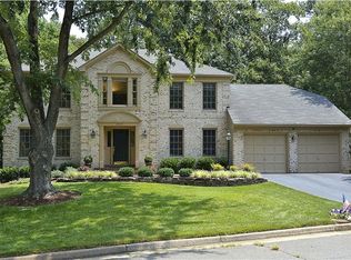 4525 Orr Dr, Chantilly, VA 20151