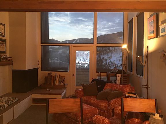 Living Room - Mountain Views