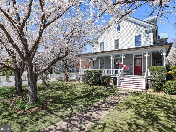 301 E Main St, Purcellville, VA 20132
