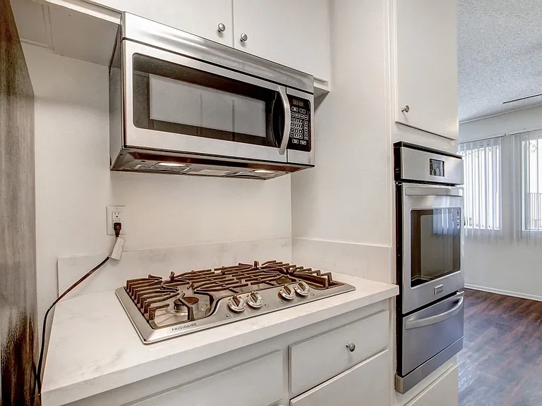 13157 Riverside Dr — Photo 63