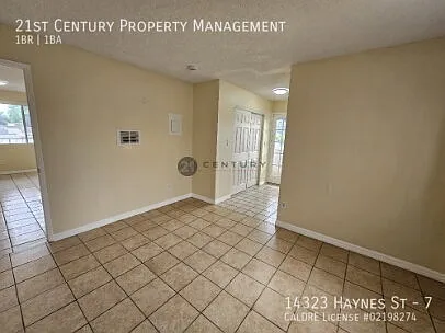 14323 Haynes St #7 — Photo 8