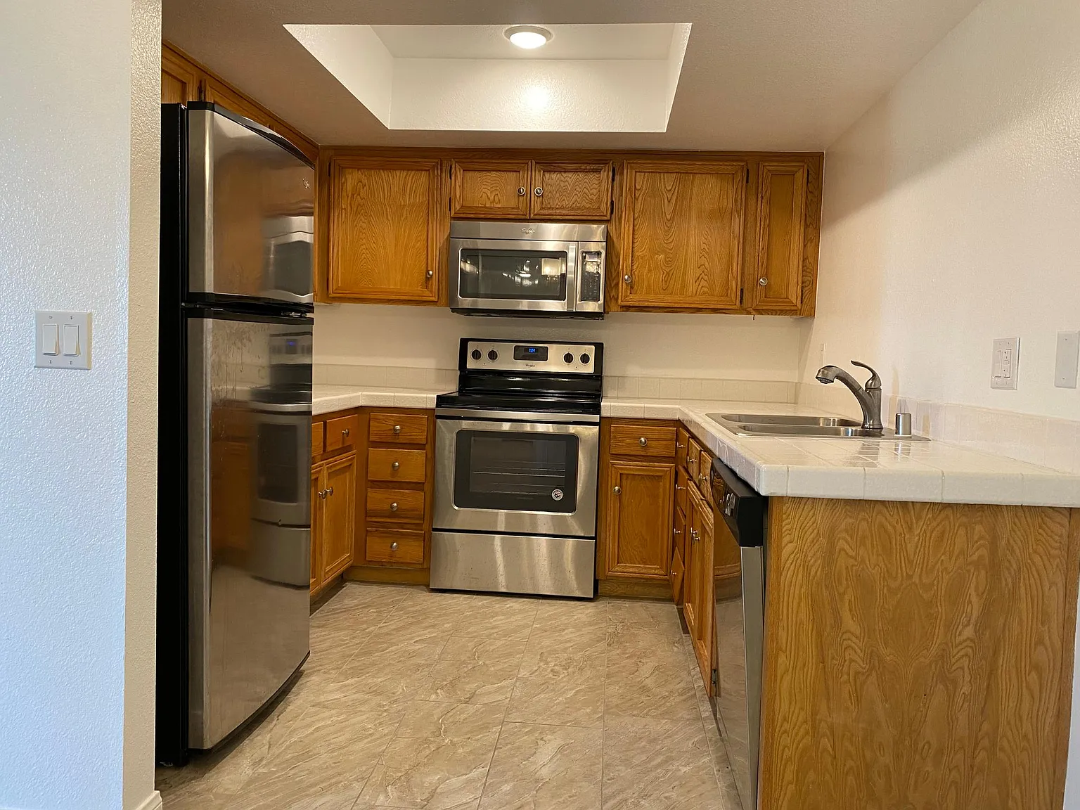 1701 E Katie Ave — Photo 2